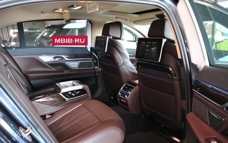 BMW 7 серия, 2019 год, 3 590 000 рублей, 12 фотография