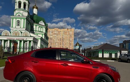 KIA Rio III рестайлинг, 2013 год, 880 000 рублей, 2 фотография