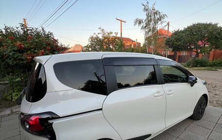 Toyota Sienta II, 2021 год, 1 700 000 рублей, 4 фотография