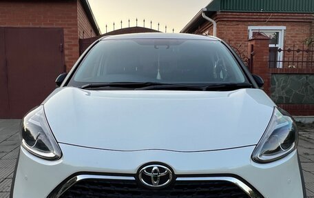 Toyota Sienta II, 2021 год, 1 700 000 рублей, 6 фотография