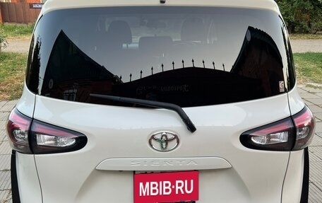 Toyota Sienta II, 2021 год, 1 700 000 рублей, 2 фотография