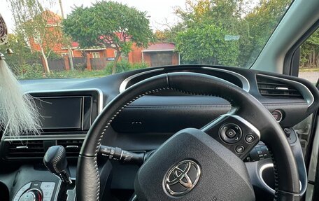 Toyota Sienta II, 2021 год, 1 700 000 рублей, 11 фотография