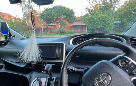 Toyota Sienta II, 2021 год, 1 700 000 рублей, 13 фотография