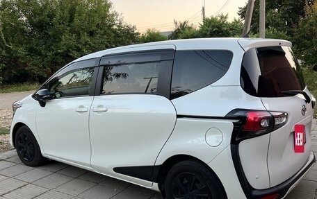 Toyota Sienta II, 2021 год, 1 700 000 рублей, 16 фотография