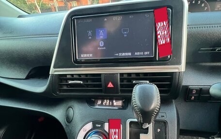 Toyota Sienta II, 2021 год, 1 700 000 рублей, 15 фотография