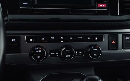 Volkswagen Caravelle T6 рестайлинг, 2020 год, 4 750 000 рублей, 12 фотография