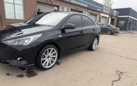 Hyundai Solaris II рестайлинг, 2021 год, 1 550 000 рублей, 2 фотография