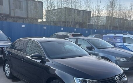 Volkswagen Jetta VI, 2014 год, 1 375 000 рублей, 2 фотография