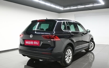 Volkswagen Tiguan II, 2017 год, 1 995 000 рублей, 2 фотография