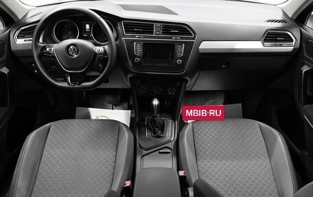 Volkswagen Tiguan II, 2017 год, 1 995 000 рублей, 10 фотография