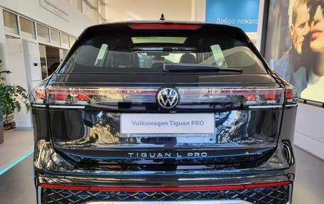 Volkswagen Tiguan, 2024 год, 4 998 000 рублей, 27 фотография