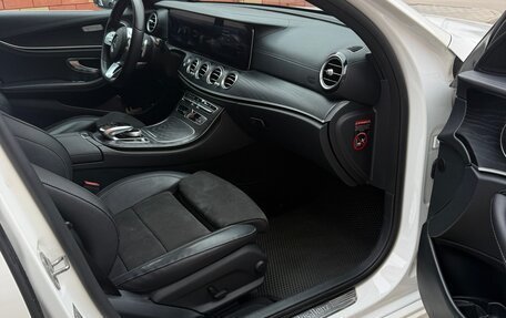 Mercedes-Benz E-Класс, 2020 год, 2 450 000 рублей, 17 фотография