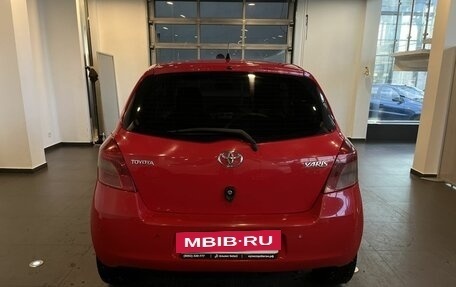 Toyota Yaris III рестайлинг, 2008 год, 595 000 рублей, 4 фотография