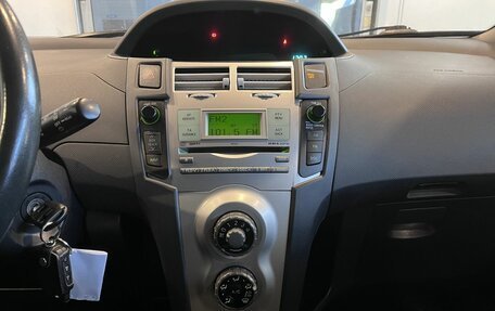Toyota Yaris III рестайлинг, 2008 год, 595 000 рублей, 13 фотография