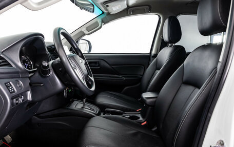 Mitsubishi L200 IV рестайлинг, 2022 год, 3 799 000 рублей, 20 фотография