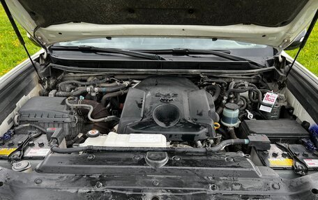 Toyota Land Cruiser Prado 150 рестайлинг 2, 2020 год, 5 700 000 рублей, 2 фотография