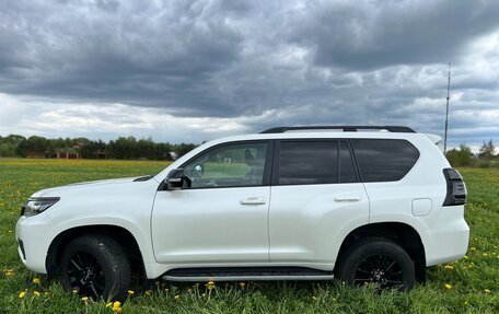 Toyota Land Cruiser Prado 150 рестайлинг 2, 2020 год, 5 700 000 рублей, 3 фотография