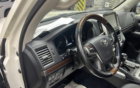 Toyota Land Cruiser 200, 2018 год, 6 000 000 рублей, 8 фотография