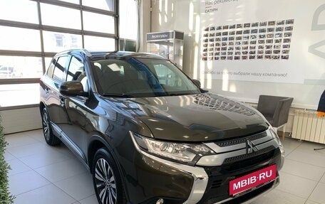 Mitsubishi Outlander III рестайлинг 3, 2019 год, 2 300 000 рублей, 4 фотография