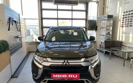 Mitsubishi Outlander III рестайлинг 3, 2019 год, 2 300 000 рублей, 3 фотография