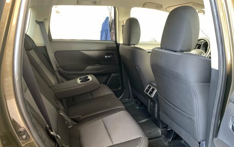 Mitsubishi Outlander III рестайлинг 3, 2019 год, 2 300 000 рублей, 16 фотография