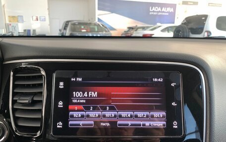 Mitsubishi Outlander III рестайлинг 3, 2019 год, 2 300 000 рублей, 20 фотография