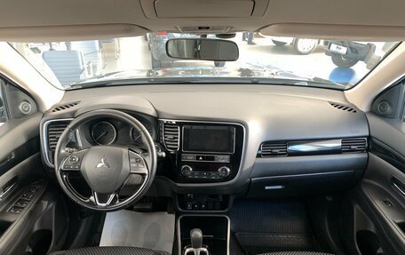 Mitsubishi Outlander III рестайлинг 3, 2019 год, 2 300 000 рублей, 15 фотография