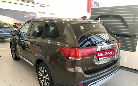 Mitsubishi Outlander III рестайлинг 3, 2019 год, 2 300 000 рублей, 9 фотография