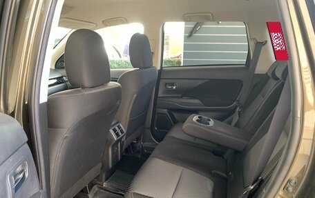 Mitsubishi Outlander III рестайлинг 3, 2019 год, 2 300 000 рублей, 14 фотография
