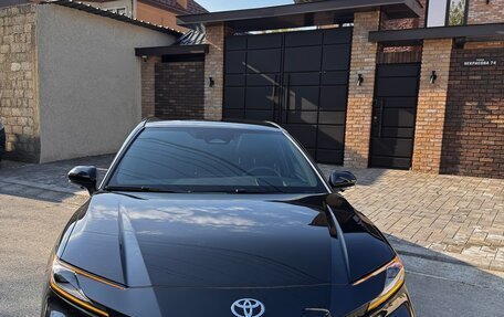 Toyota Camry, 2024 год, 3 700 000 рублей, 2 фотография