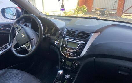 Hyundai Solaris II рестайлинг, 2012 год, 725 000 рублей, 3 фотография
