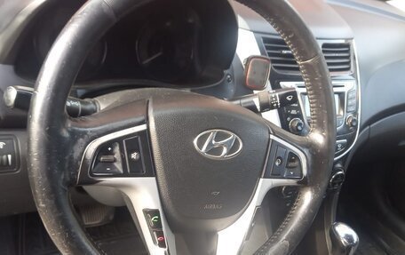 Hyundai Solaris II рестайлинг, 2012 год, 725 000 рублей, 4 фотография