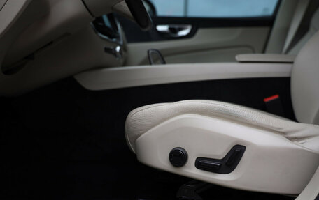 Volvo XC60 II, 2021 год, 4 650 000 рублей, 24 фотография