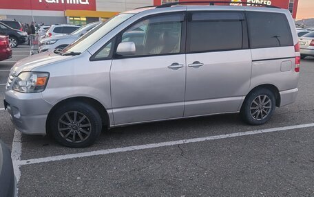 Toyota Noah III, 2002 год, 920 000 рублей, 1 фотография