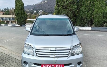 Toyota Noah III, 2002 год, 920 000 рублей, 3 фотография