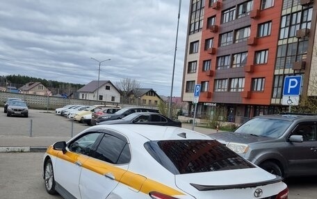 Toyota Camry, 2021 год, 2 700 000 рублей, 2 фотография