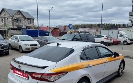 Toyota Camry, 2021 год, 2 700 000 рублей, 3 фотография