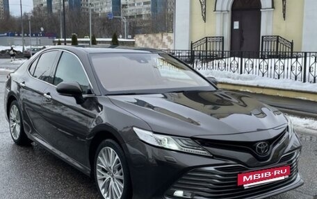 Toyota Camry, 2021 год, 2 700 000 рублей, 8 фотография