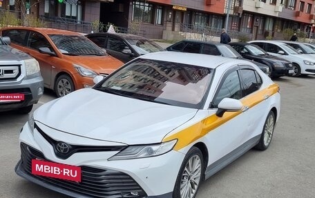 Toyota Camry, 2021 год, 2 700 000 рублей, 4 фотография