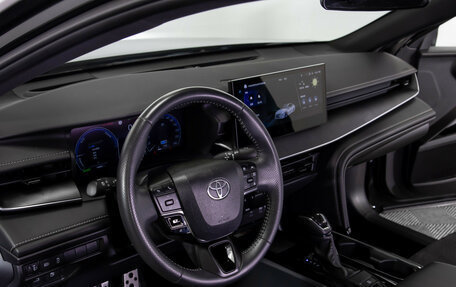 Toyota Camry, 2024 год, 3 988 000 рублей, 10 фотография