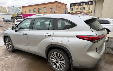 Toyota Highlander, 2023 год, 7 550 000 рублей, 2 фотография