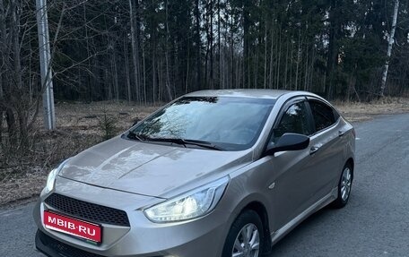 Hyundai Solaris II рестайлинг, 2011 год, 699 000 рублей, 1 фотография