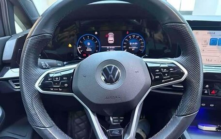 Volkswagen Golf VIII, 2022 год, 2 100 000 рублей, 11 фотография