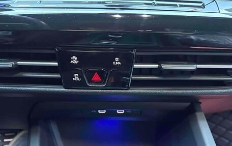 Volkswagen Golf VIII, 2022 год, 2 100 000 рублей, 17 фотография