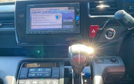 Honda Stepwgn IV, 2015 год, 1 690 000 рублей, 14 фотография