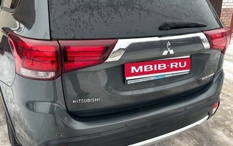 Mitsubishi Outlander III рестайлинг 3, 2018 год, 1 980 000 рублей, 6 фотография