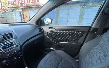 Hyundai Solaris II рестайлинг, 2015 год, 750 000 рублей, 1 фотография