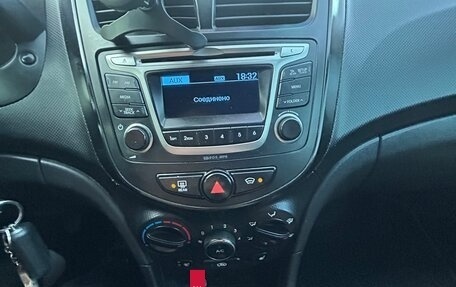 Hyundai Solaris II рестайлинг, 2015 год, 750 000 рублей, 2 фотография