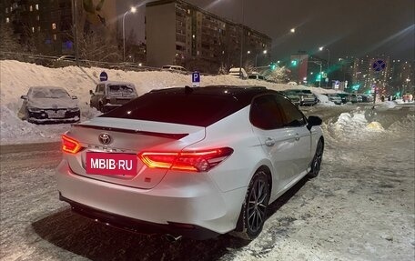 Toyota Camry, 2021 год, 2 950 000 рублей, 1 фотография