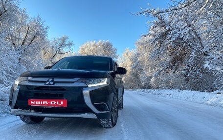 Mitsubishi Outlander III рестайлинг 3, 2016 год, 1 800 000 рублей, 5 фотография
